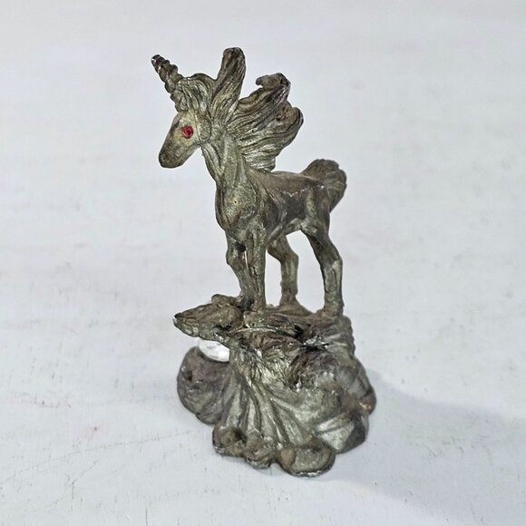 Spoontiques Pewter Unicorn Figurine With Crystal Ball Red Eyes CMR866 - Picture 3 of 8